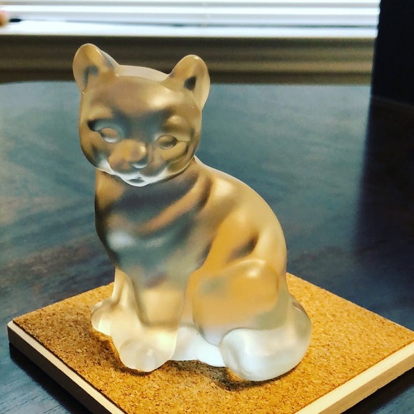 Fenton Frosted Cat - Picture 1 of 5